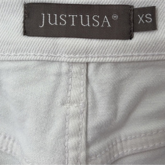 Just USA NWOT High Rise Distressed Denim Shorts Size XS - Picture 6 of 8